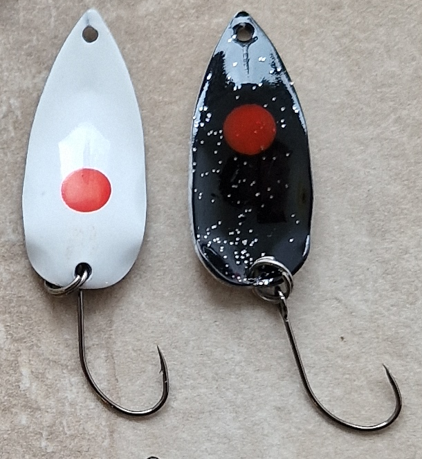 Abverkauf Forellenspoon mit 30 mm Länge und 2,75 Gramm in BlackJapan