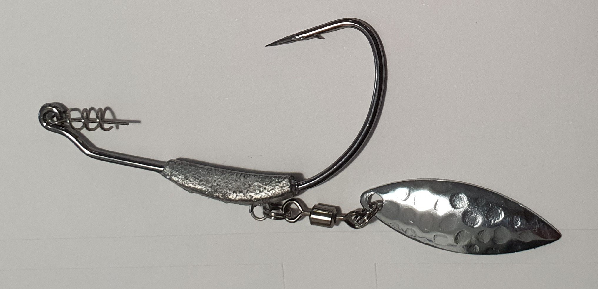 Bebleite Offsethaken mit silbernen Spinnerblatt