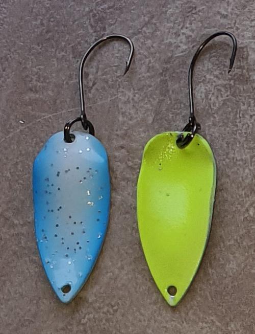 Blau-weiss-blau mit nachleuchtend gelber Rückseite